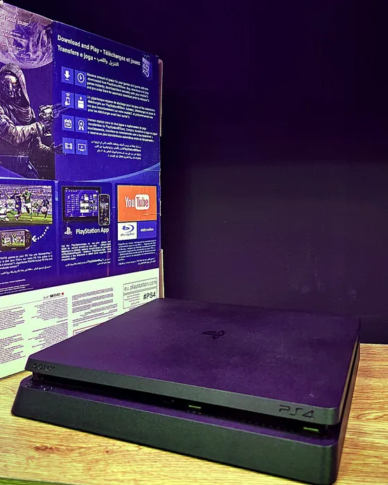 پک کامل PS4 Slim استوک: کنسول + دستهٔ دوم + کیف